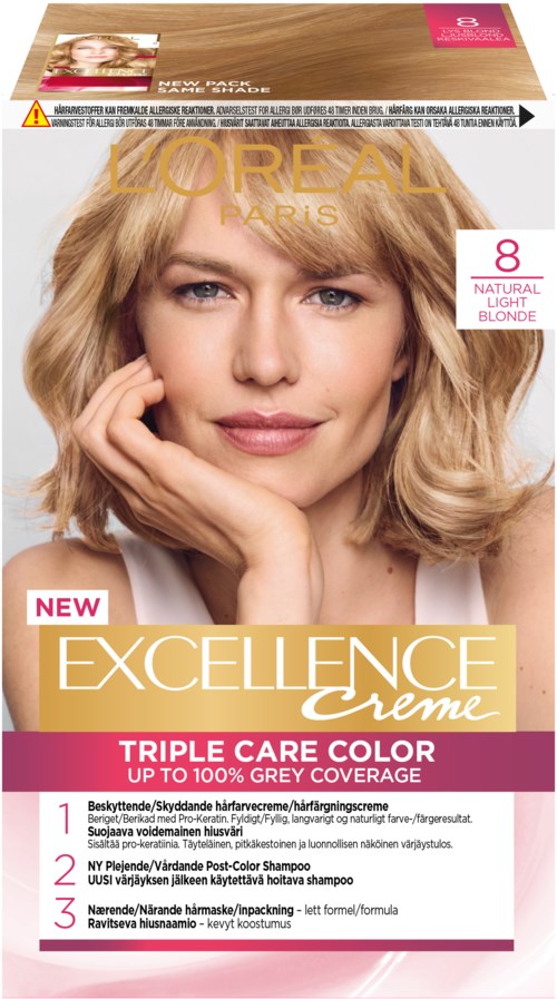En kvinna med blont hår som ler, håller ansiktet. L'Oréal Excellence Creme hårfärgningslåda, nyans 8, naturligt ljusblond.