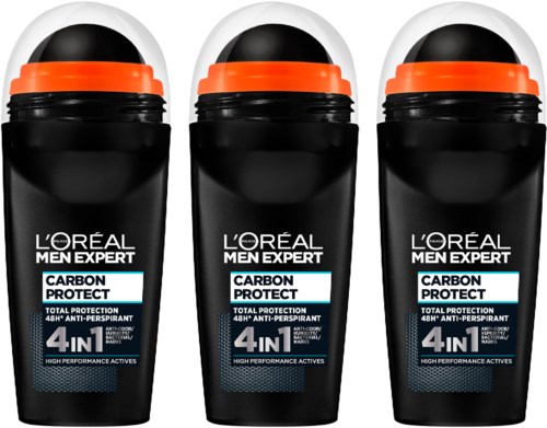 Tre flasker L'Oréal Men Expert deodorant med svart og oransje emballasje, merket 'Carbon Protect' og '4-i-1'.