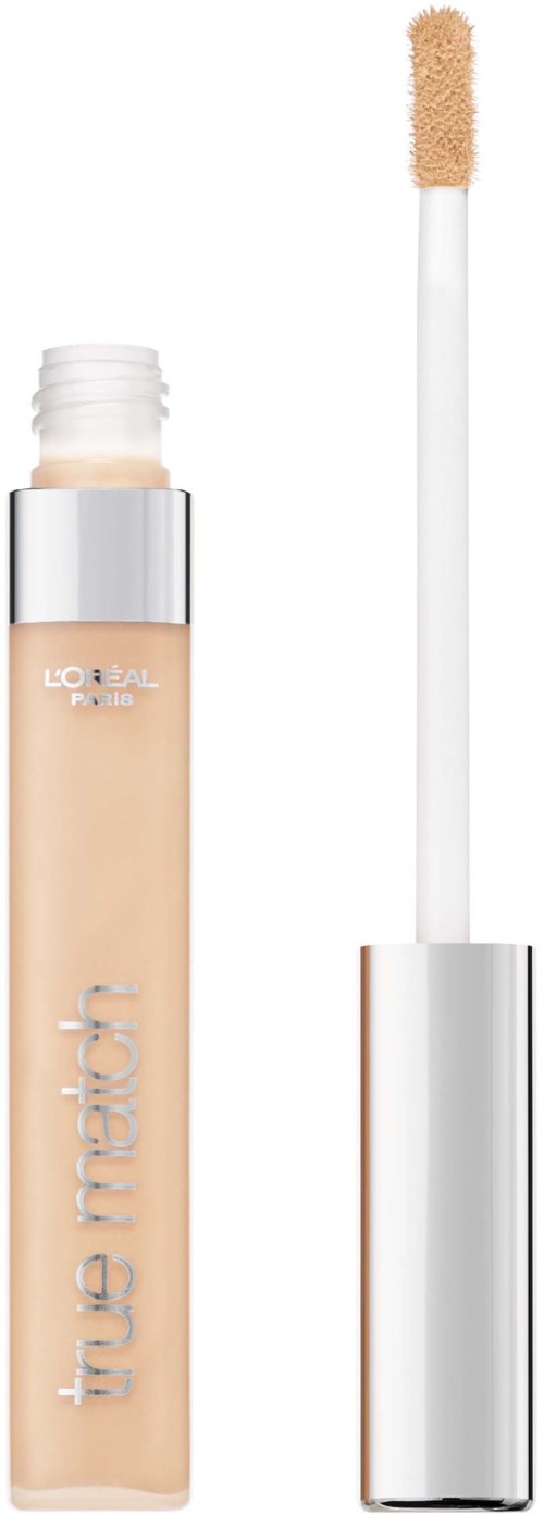 Ein beigefarbener flüssiger Concealer in einer transparenten Tube mit weißem und silbernem Verschluss und Applikatorspare.