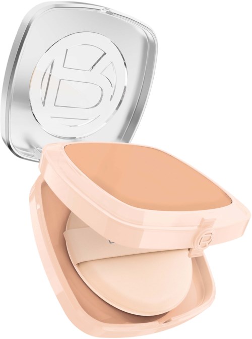 En kompakt beige smink- eller puderbox med öppen lock, som visar en puder-svamp inuti.