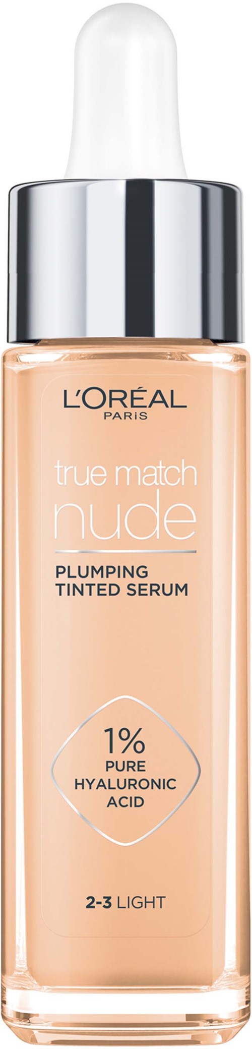 Een lange, doorzichtige fles met een witte druppelkap, bevat getinte serum van L'Oreal True Match Nude. Duidelijke tekst noemt hyaluronzuur.
