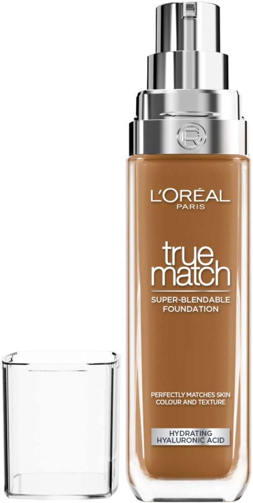 Eine Flasche L'Oreal True Match Foundation mit Klarsichtverschluss und einem kleinen leeren Glas daneben.