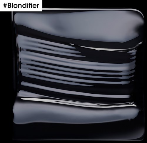 Schwarz-weiße Spritzer- oder Streifen-Design, möglicherweise ein Logo oder Kunstwerk, mit Hashtag '#Blondifier'.