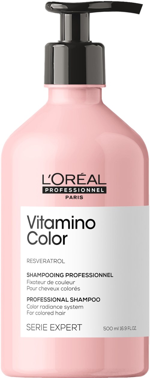 Pinke Shampoo-Flasche mit schwarzem Pumpen. L'Oréal-Logo und Etikett erwähnen Farbschutz für gefärbtes Haar.