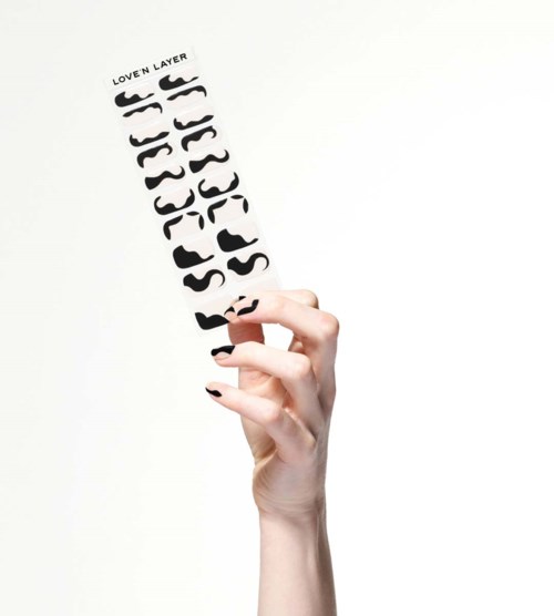 A hand holds a sheet with black, curly, and wavy lines labeled "LOVEN LAYER" at the top.