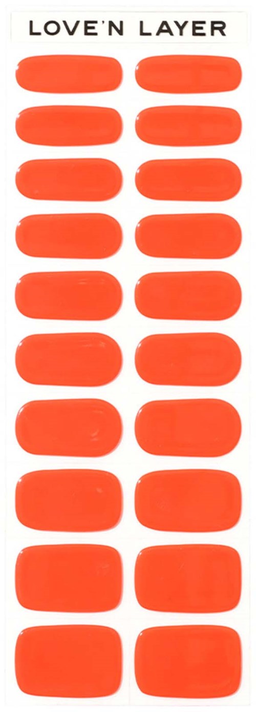 Ett ark med orange love'n layer nagelklistermärken med 20 ovalformer i två kolumner.