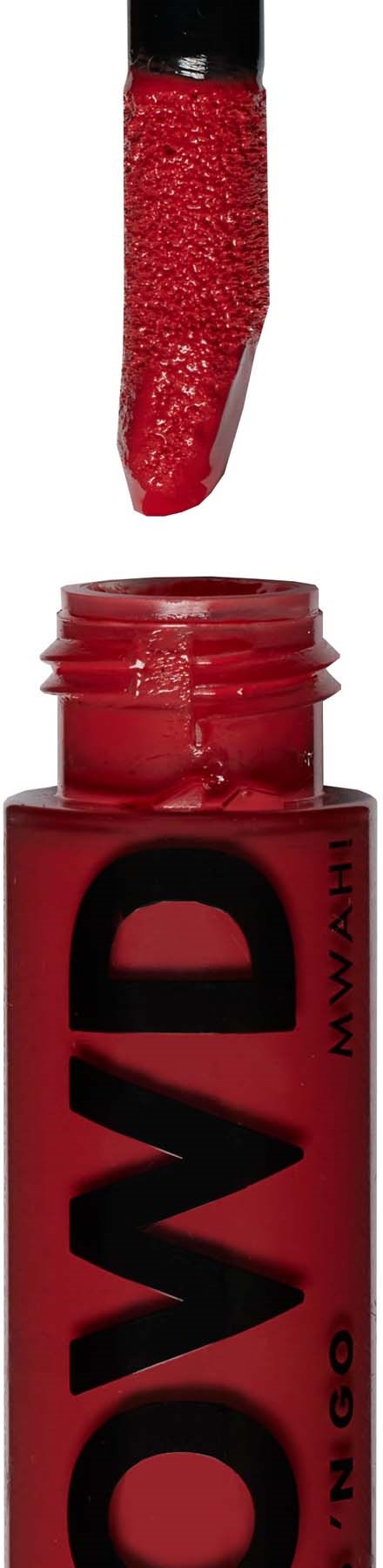 Een rood nagellakflesje met een zwarte dop en een lange kwast, de nagellak is rood.