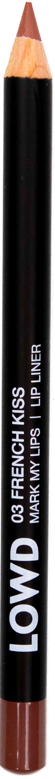Een zwarte lipliner met een bruine punt en witte tekst die zegt "LOVVD 03 FRENCH KISS" en "MARK MY LIPS LIP LINER."