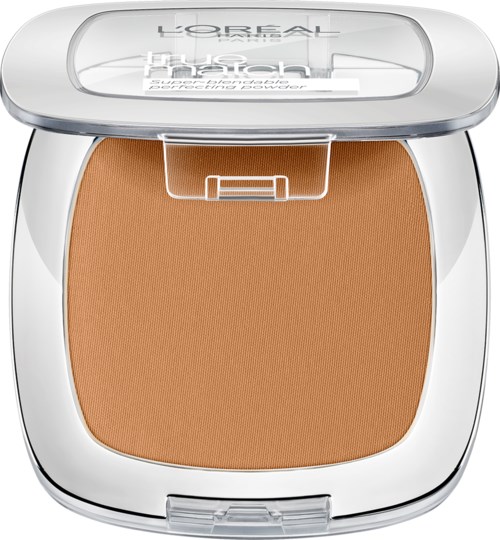 En kompakt makeuppuder i ett vitt behållare med ett genomskinligt lock, som visar ett brunt pulver inuti.
