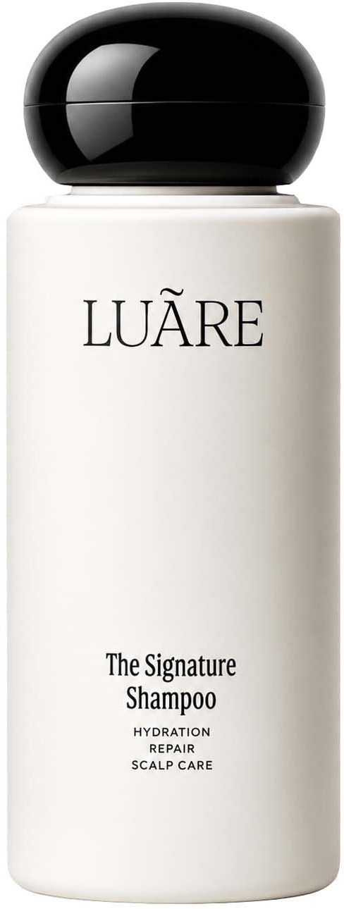 LUAÈ The Signature Shampoo-flaska med svart lock, vit etikett och text för återfuktning och hårbottenvård.