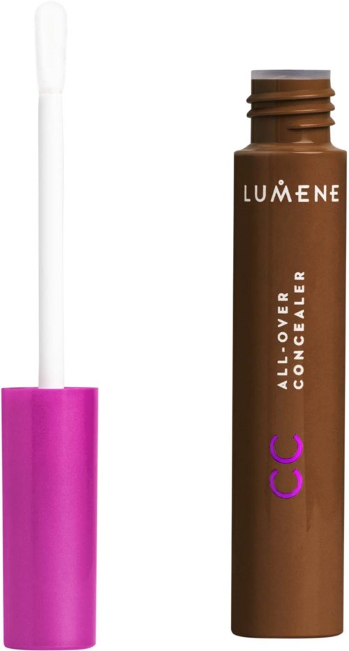 Een lipglossverpakking met applicatorstift naast een bruine fles met Lumène All-Over Concealer.