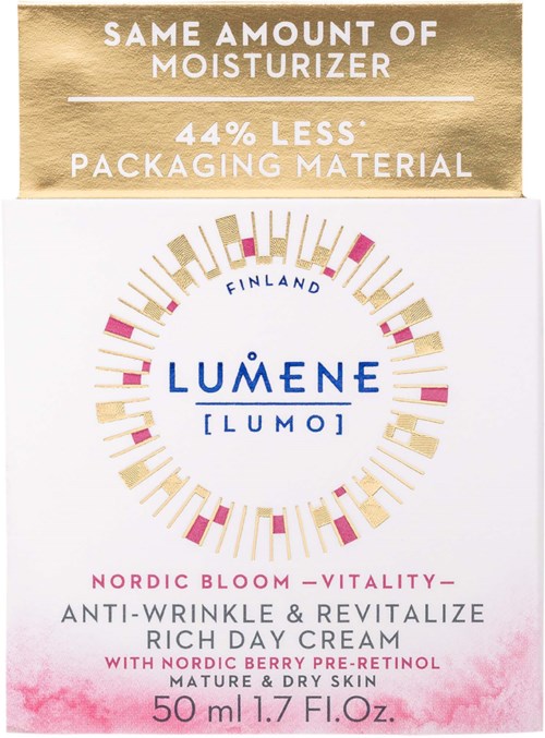 De stralende doos bevat Lumene Nordic Bloom Vitamin C creme voor droge huid, met nadruk op minder verpakkingsmateriaal en natuurlijke ingrediënten.
