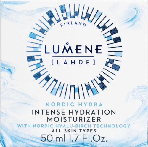 Een doos met blauw-wit marmerachtig ontwerp, met een Fins huidverzorgingsproduct genaamd Lumene Lähde Nordic Hydra moisturizer.