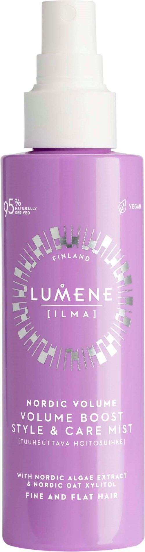 Een paarse fles Lumene Ilma Nordics Volume Boost Style Care Mist voor haar. Het heeft een spraydop.