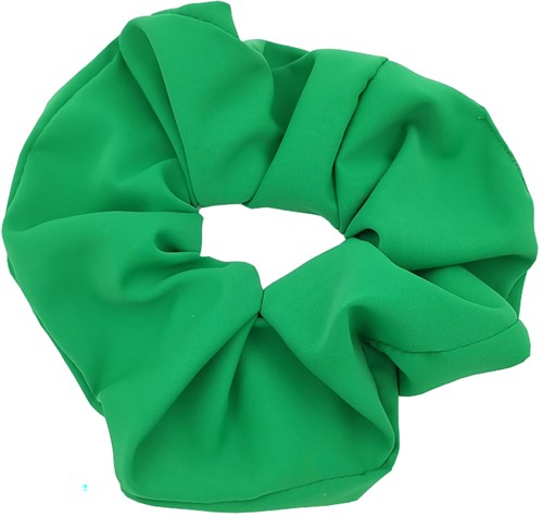 Grön tygscrunchie, rund och mjuk, används för att knyta hår.
