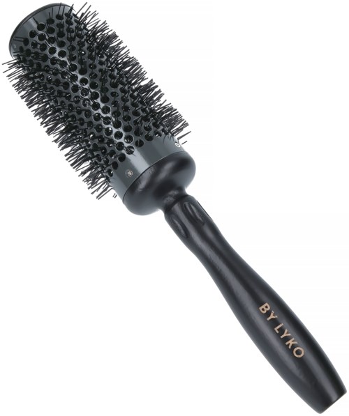 Eine schwarze runde Haarbürste mit vielen kleinen Löchern und Borsten, mit "by LYKO" beschriftet.