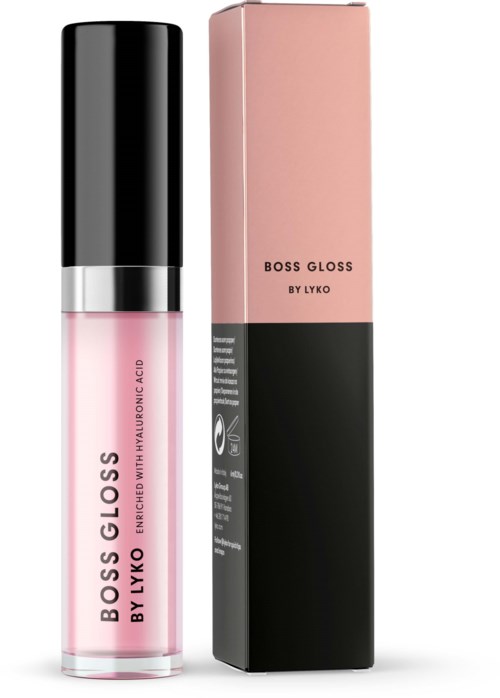 Een roze lipglossfles staat naast een zwart en roze doosje. Het product heet Boss Gloss door Lyko.