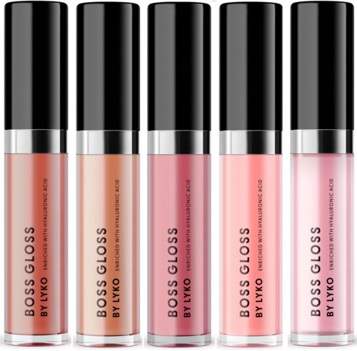 Fem läppglansflaskor i olika nyanser av rosa och nude, med svarta lock och klara etiketter.