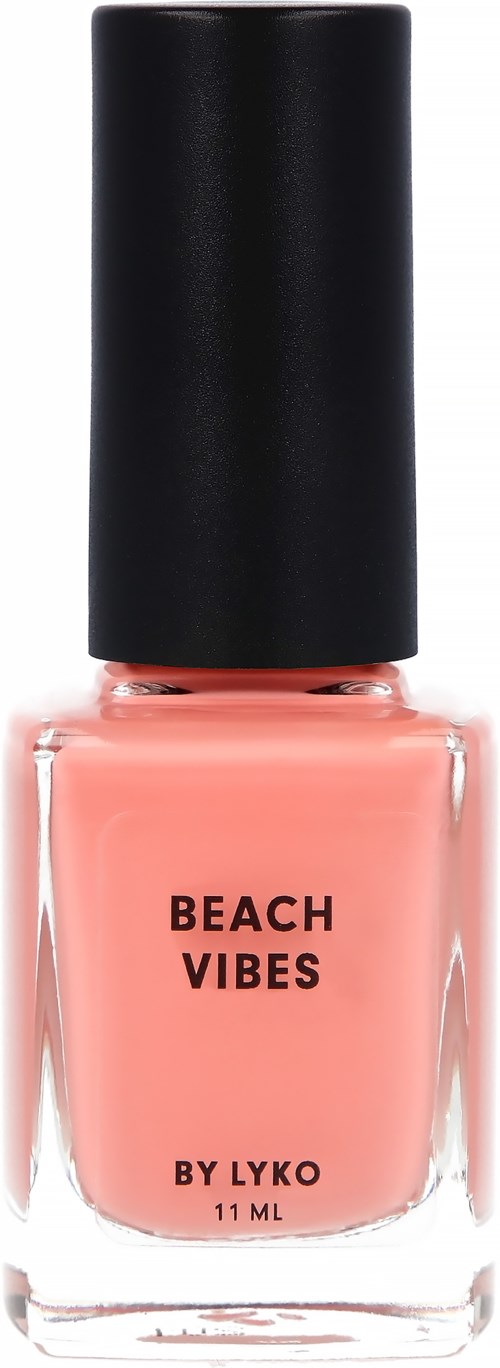 En liten rosa nagellackflaska med svart lock, märkt 'Beach Vibes by Lyko, 11 ml.'