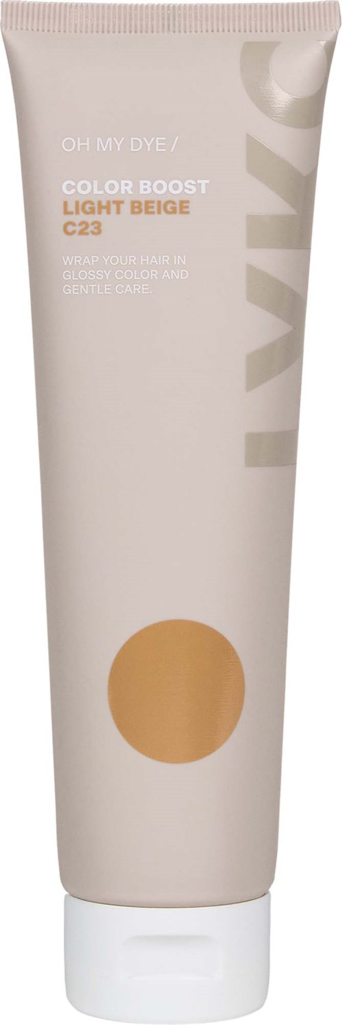 Een tube haarverf in licht beige, gelabeld 'Color Boost Light Beige C23,' heeft een romige uitstraling.