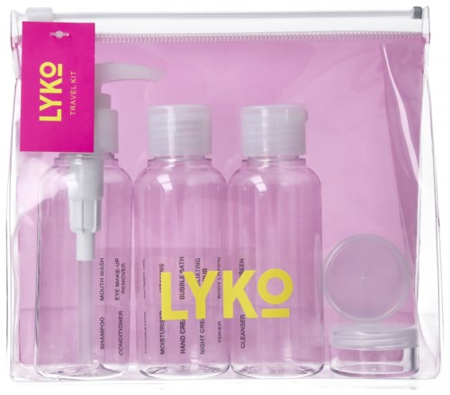 Reisset met vier kleine flesjes voor shampoo, conditioner en andere vloeistoffen, in een roze doorzichtige tas.