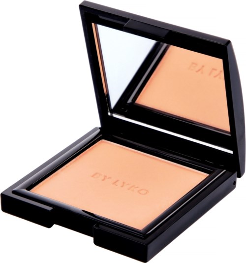 Een make-up case met spiegel en perzikkleurige poeder of blush, met gegraveerde tekst.