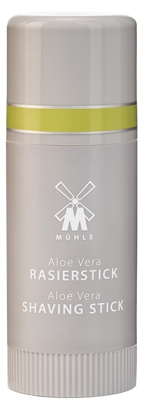 Valkoinen matkakokoinen sticki, jossa vihreä raita ja merkintä Aloe Vera Rasaaja Tikkka Mühlen. Sillä on kierrekelamuovi.