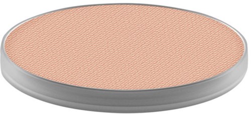 En rund, peachfärgad kosmetiksvamp med en texturerad yta och en ljusgrå bas.