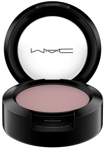 En rund makeup-kompakt med spegel, innehåller ljusrosa rouge inuti.