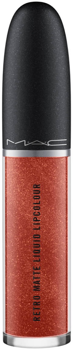 En läppstift med svart lock och glittrig röd kropp, märkt MAC, kallad Retro Matte Liquid Lipcolour.