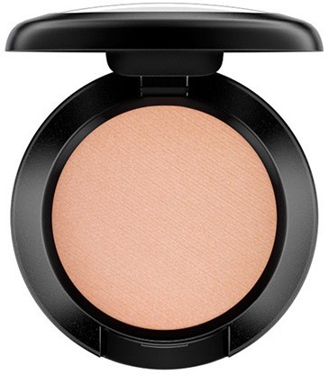 En rund makeuppuder med persikofärgad puder inuti och ett svart lock som öppnas.