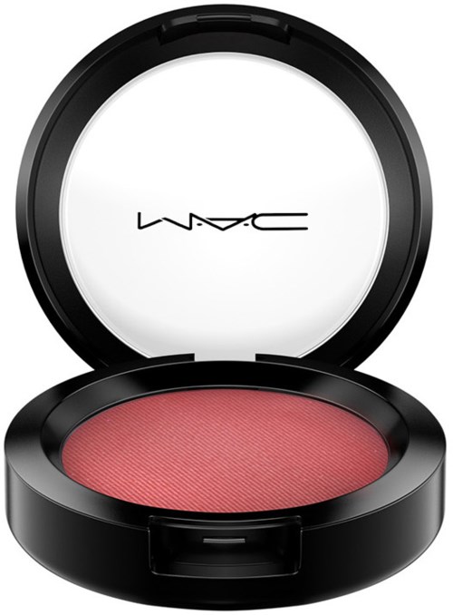 Een blush in een zwarte ronde compact met doorzichtig deksel en MAC-logo erin.