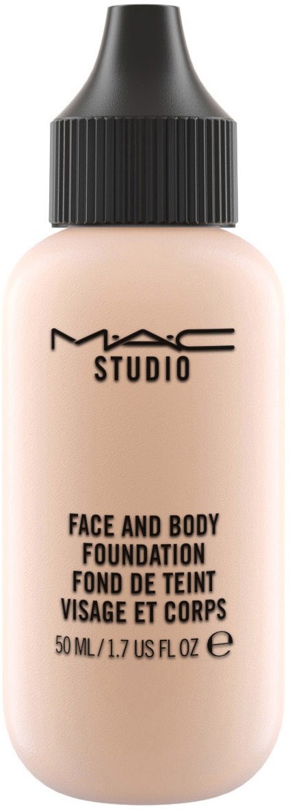 En liten beige flaska med svart lock med MAC Studio Face and Body Foundation.