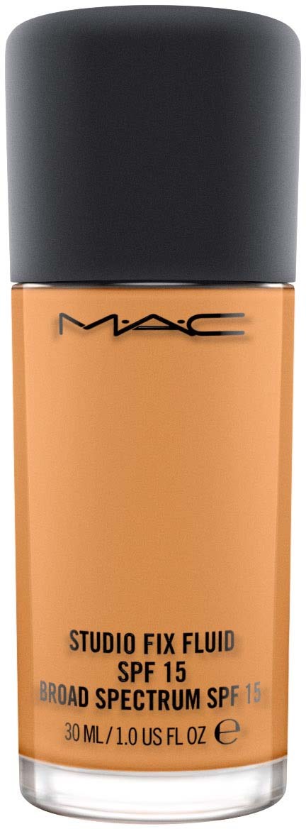 En flaska MAC Studio Fix Fluid foundation med SPF 15, i en beige nyans med svart lock.