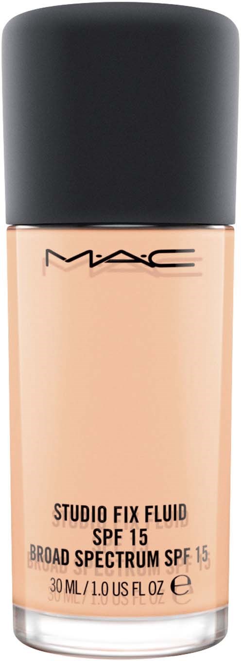 En flaska MAC Studio Fix Fluid foundation med SPF 15 i en ljus beige färg, med svart lock.