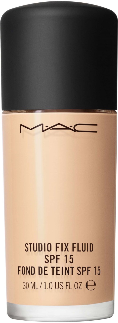En fondationflaska med svart lock, beige vätska inuti, märkt MAC Studio Fix Fluid SPF 15.