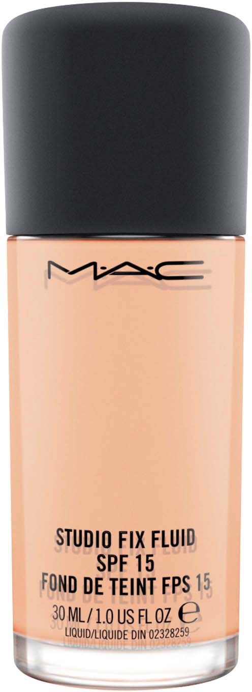 En MAC-foundationsflaska med svart lock, rosa vätska och etikett som visar SPF 15-skydd.