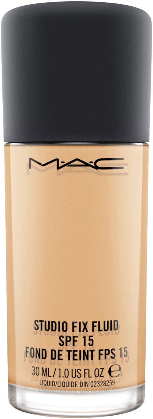 En flaska MAC Studio Fix Fluid foundation med SPF 15 i en beige nyans och svart lock.
