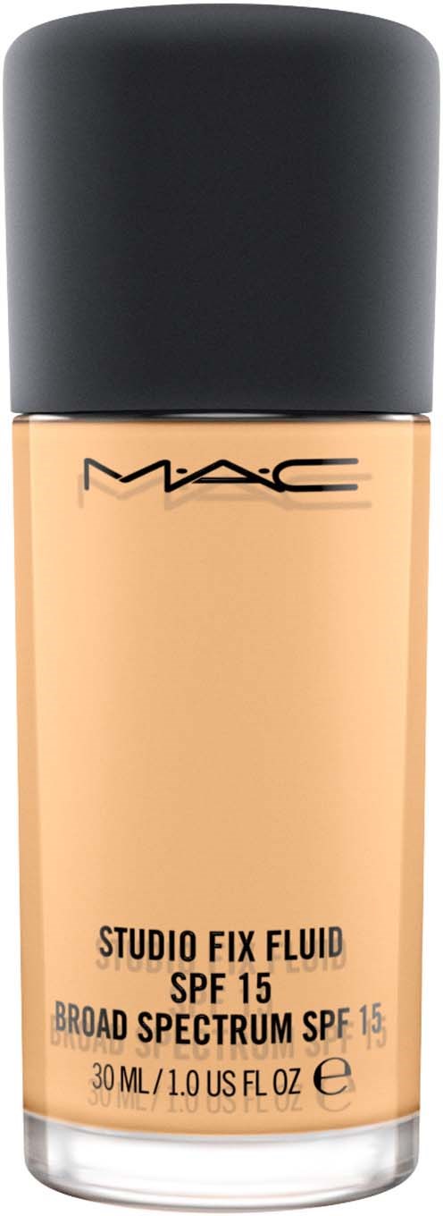 En flaska MAC Studio Fix Fluid foundation med SPF 15 och brett spektrum-skydd.