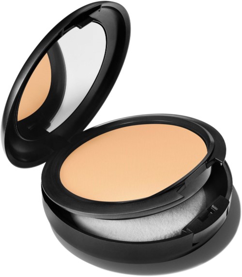 Ett litet svart fodral med spegel, innehållande beige puder och en svamp för makeupapplikation.
