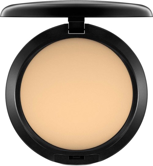 En kompakt med beige pressad puder och svart lock, används för ansiktsmakeup.