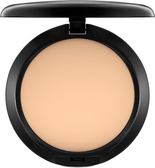 En rund svart kompakt med beige puder inuti, öppet lock, makeupprodukt.