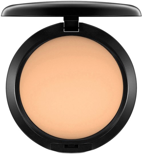 En liten kompakt med beige puder, svart runt fall, och lock öppet.
