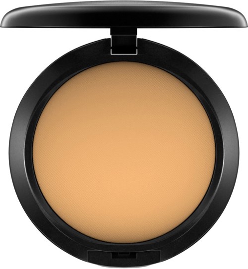 En rund kompaktsked med beige puder inuti, svart lock, används för makeup.