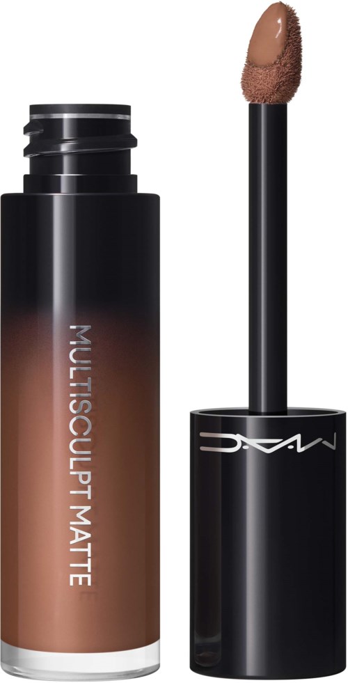 Ein MAC Lipglass-Tube mit Applikator, der weichen, braunen Lipgloss zeigt.