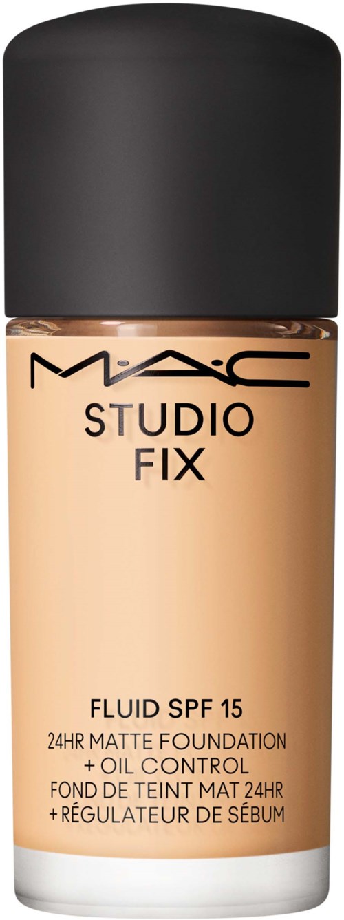 En flaske MAC Studio Fix foundation med SPF 15, oljebehandling, matt finish og 24-timers holdbarhet.