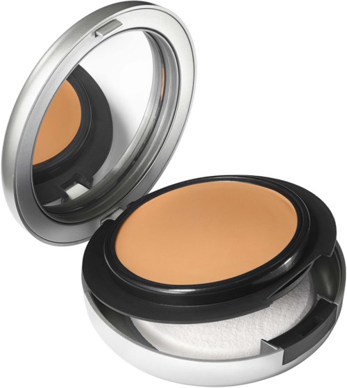Sminkeskrin med speil, åpen, inneholder beige pulver og svampespade.