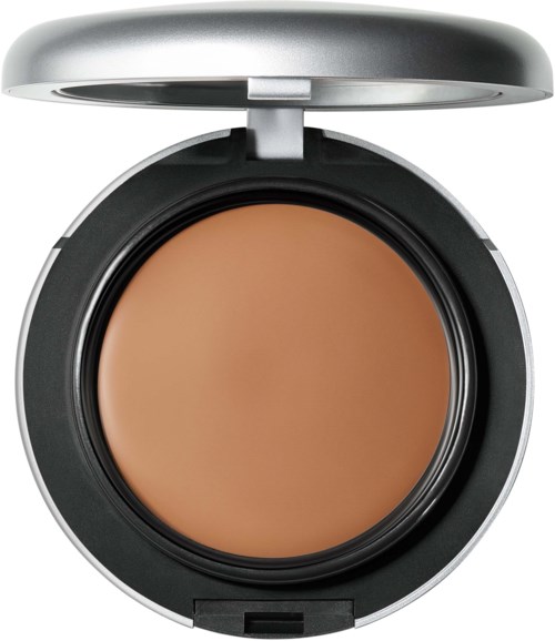 En liten sminkförpackning med spegel, innehållande flytande bas eller concealer, i ett silverfodral.