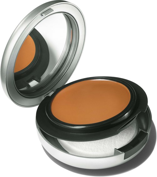 Ein kompakter Make-up-Koffer mit Spiegel und orangefarbener Foundation oder Puder.