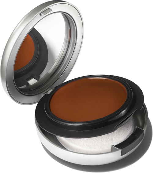 En liten makeup-ask med spegel, som innehåller brunt puder och en svampapplicator.